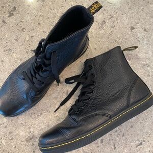Dr Martens Leyton boots